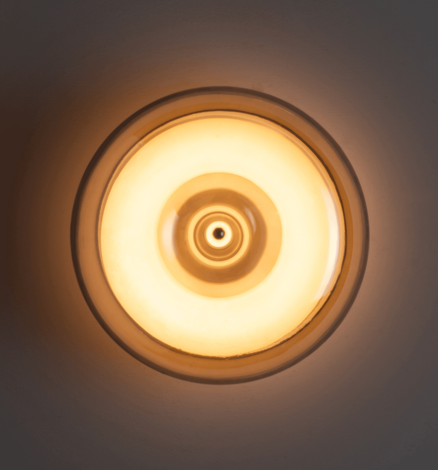 Convenient operation and [flexible installation]