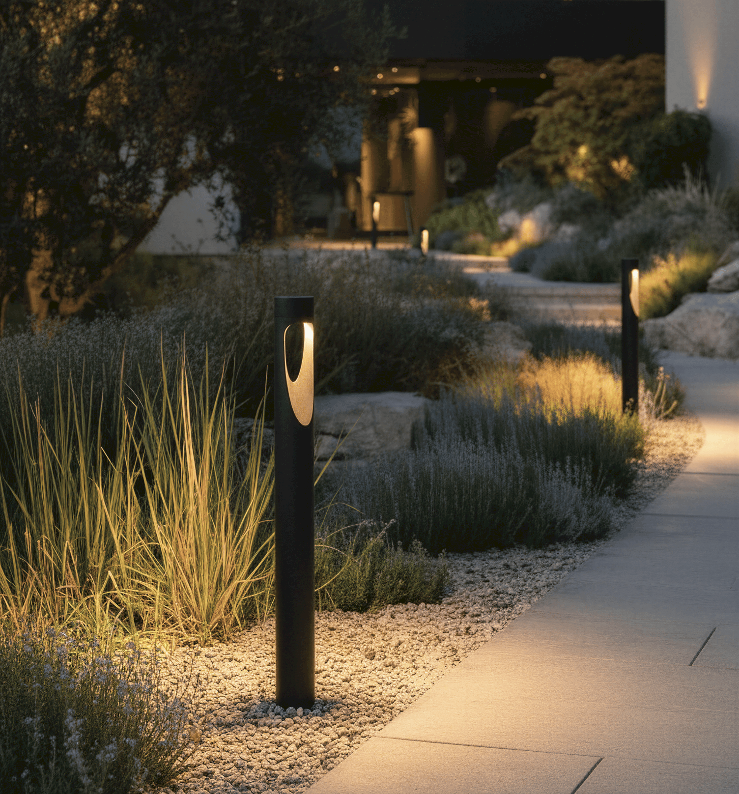 Modern verlichtingsontwerp voor paden en tuinen